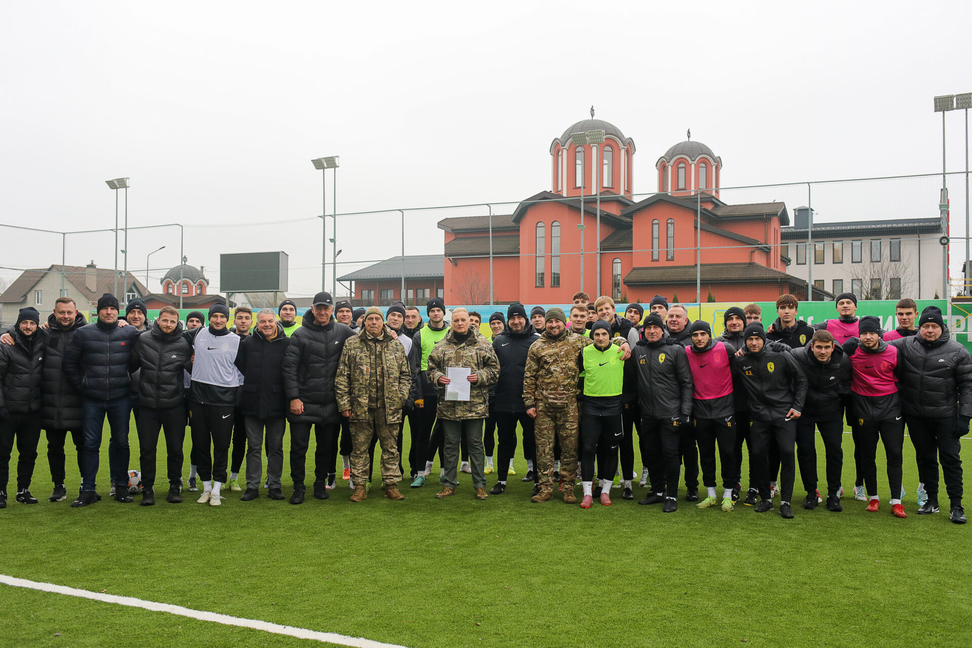 ФК Лівий Берег передав автівку для ДФТГ Лівий Берег – Київ БТО